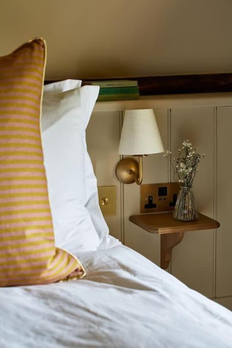 Dawn At The Sun Inn Felmersham, Our Signature Duplex Suite Sharnbrook Buitenkant foto